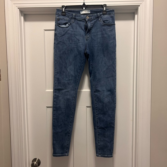 Women's Stretchy Medium Wash Slim Leg Jeans Size 11 Mid Rise Classic 5 Pocket - Picture 1 of 5